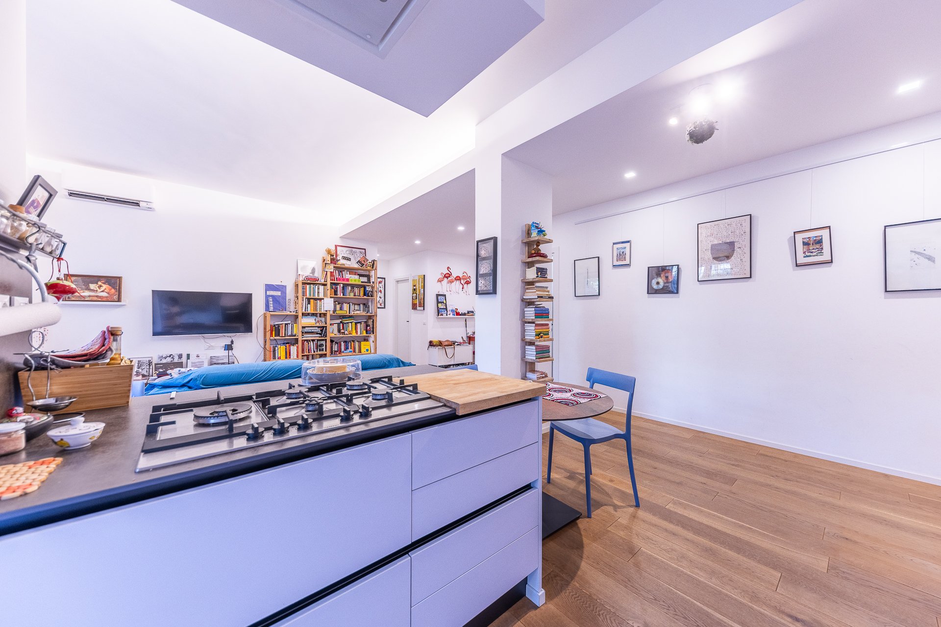 L'isola cucina con piano cottura